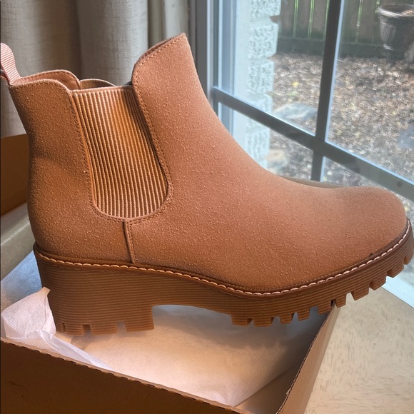 Chic Tan Ankle Boots for Women - Picture 1 of 2